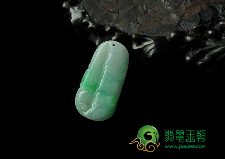 糯冰种翠色缅甸翡翠节节高挂件