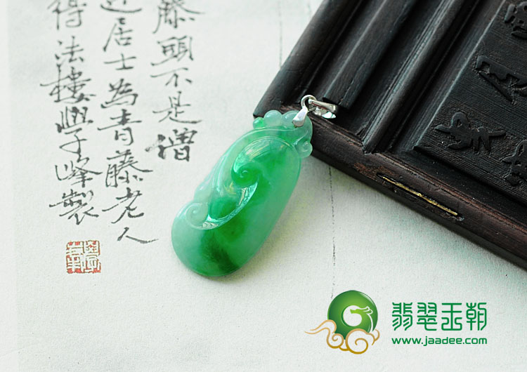 糯冰种阳绿缅甸翡翠如意挂件