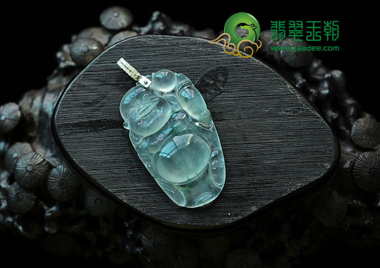 玻璃种飘花强莹光缅甸翡翠逍遥佛挂件