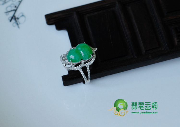 糯冰种阳绿满绿缅甸翡翠镶白金葫芦戒指