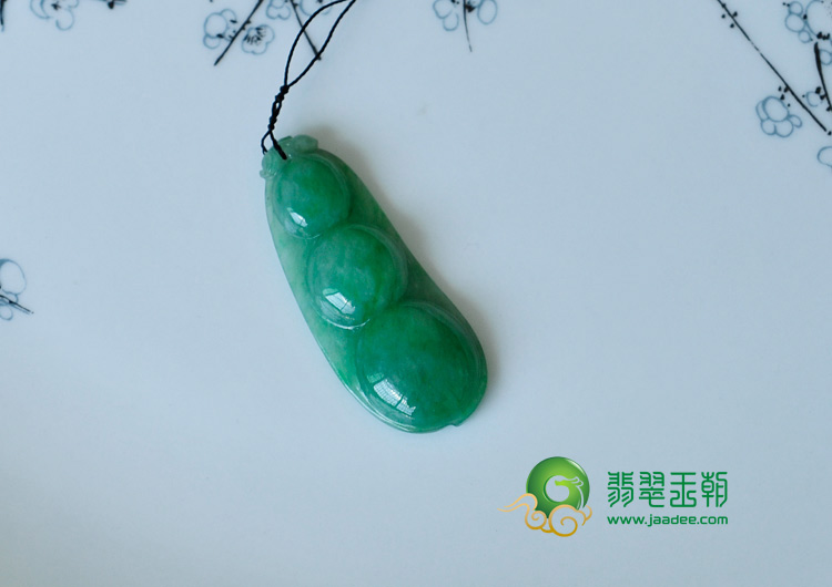 糯冰种阳绿缅甸翡翠四季豆挂件