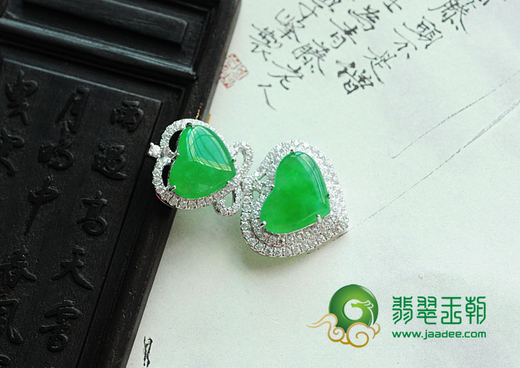 冰种苹果绿缅甸翡翠包白金心连心胸坠（水钻）