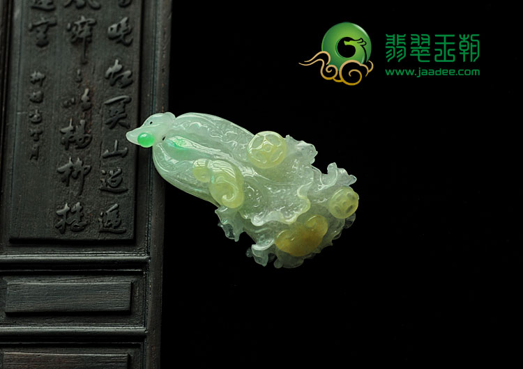 冰种三彩缅甸翡翠白菜挂件