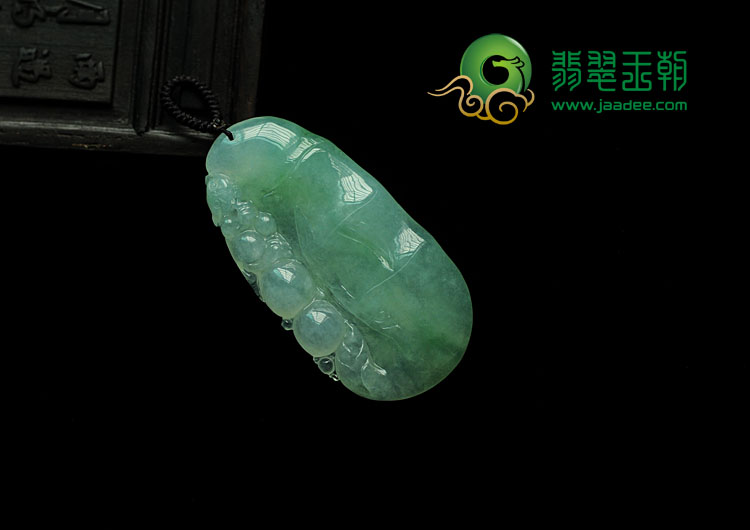 冰种翠色缅甸翡翠节节高挂件