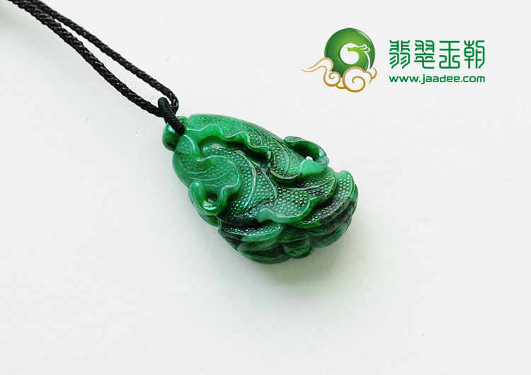 细糯种癣加绿缅甸翡翠白菜挂件