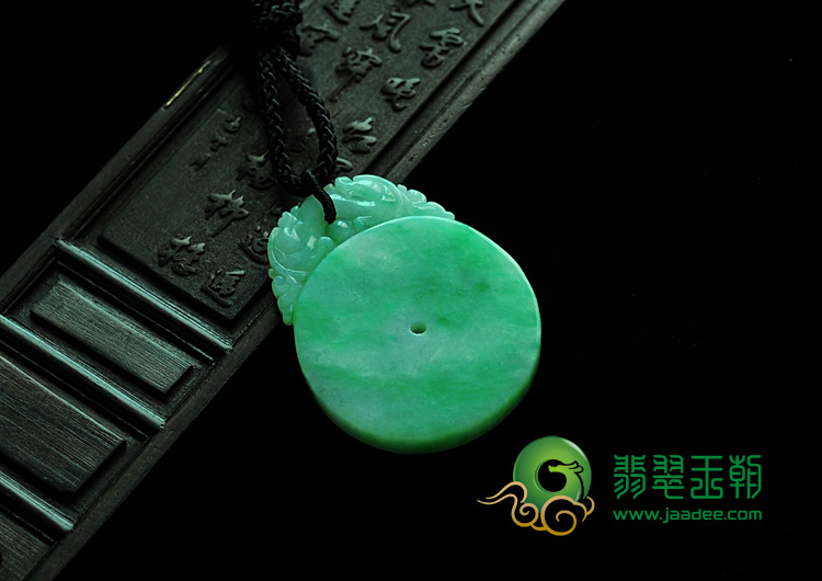 糯冰种翠绿缅甸翡翠平安符挂件