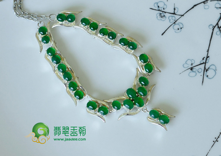 冰种阳绿缅甸翡翠项链面