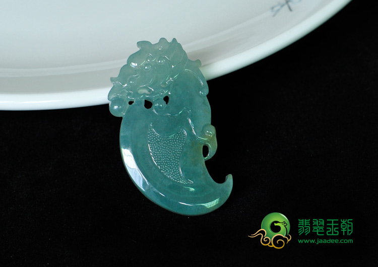 冰种晴水缅甸翡翠仿古龙牌挂件