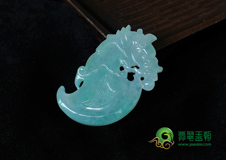 冰种淡晴水缅甸翡翠仿古龙牌挂件