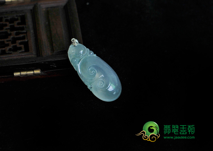 冰种晴水缅甸翡翠如意挂件