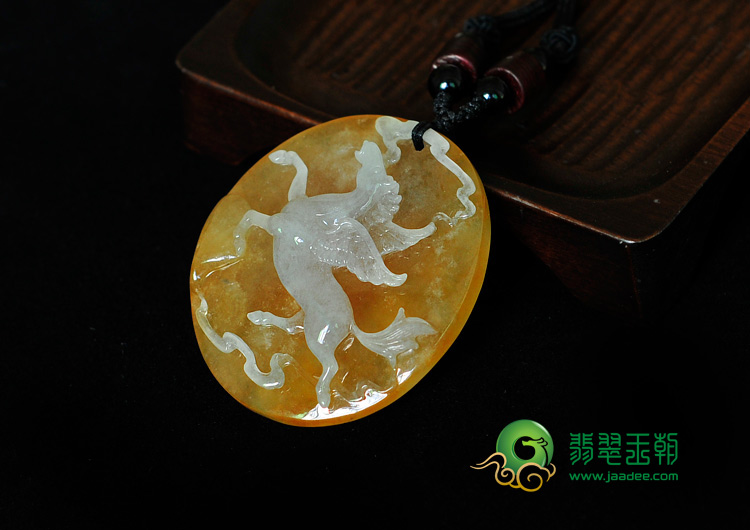 冰种黄翡缅甸翡翠天马行空挂件