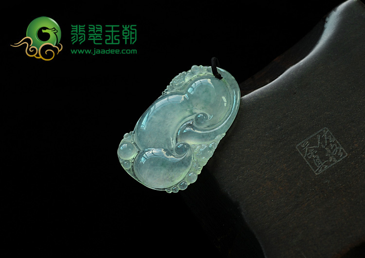 冰种飘花缅甸翡翠如意挂件