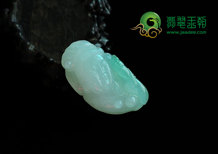 糯冰种晴水略带淡蓝色缅甸翡翠观音头挂件