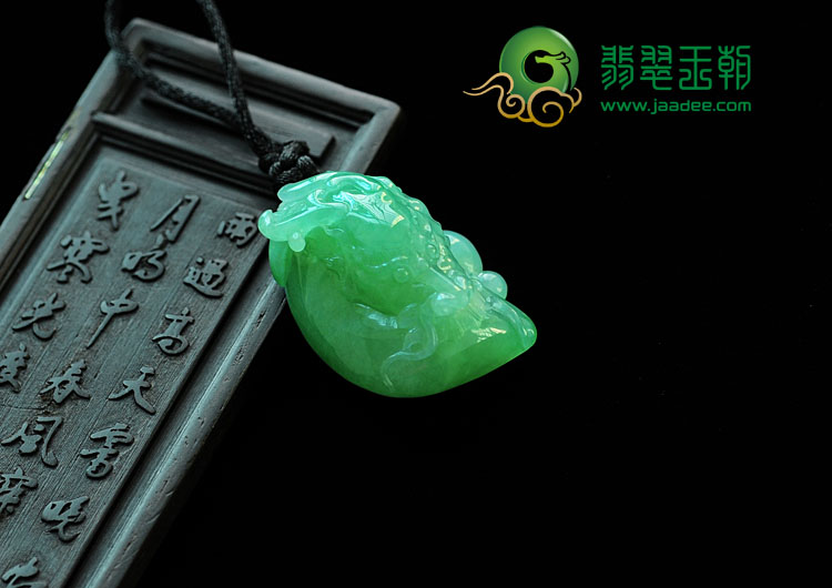 冰种绿晴水缅甸翡翠龙头挂件