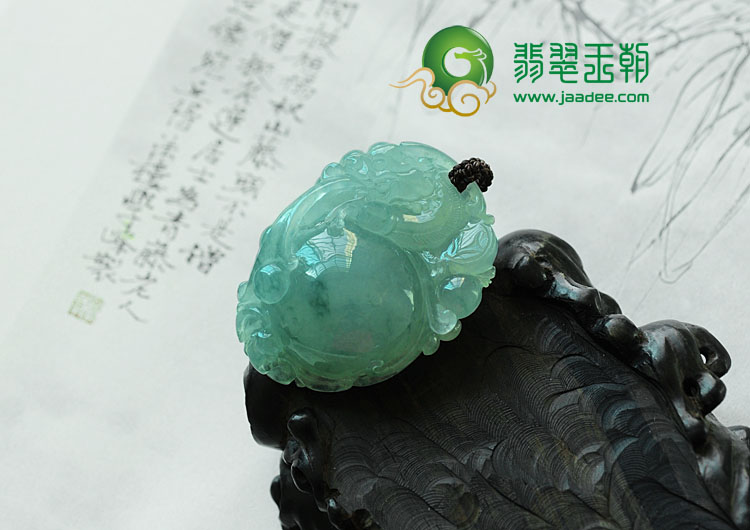 冰种飘花缅甸翡翠龙吐珠挂件
