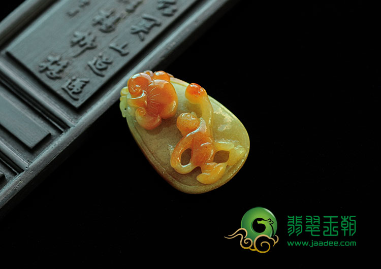 细糯种红黄翡缅甸翡翠小猴挂件