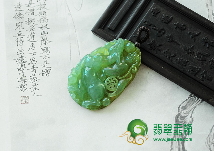 冰种褐黄翡缅甸翡翠马上封侯挂件