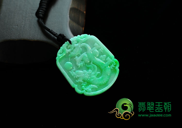 糯冰种翠色缅甸翡翠龙马精神挂件