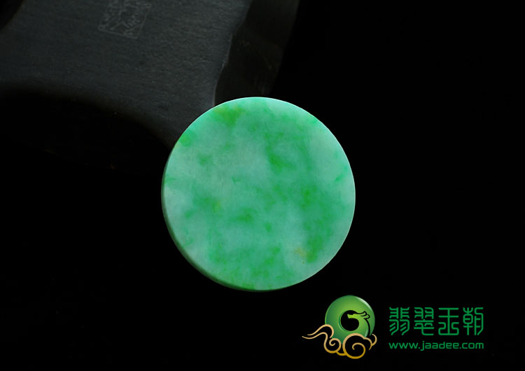 糯冰种翠色缅甸翡翠玉牌挂件