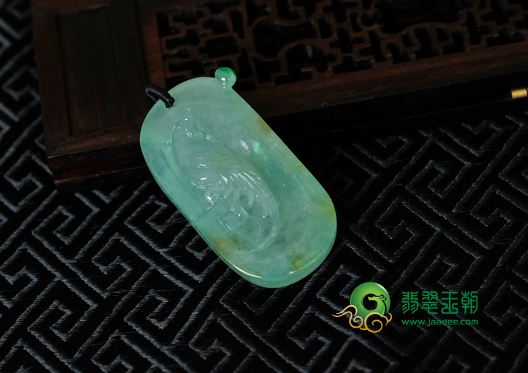冰种晴水缅甸翡翠喜鹊挂件
