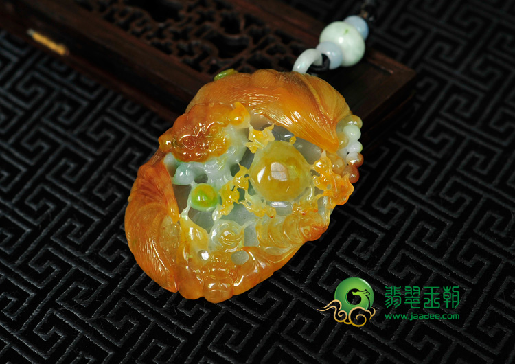 糯冰种三彩缅甸翡翠福寿如意手玩件