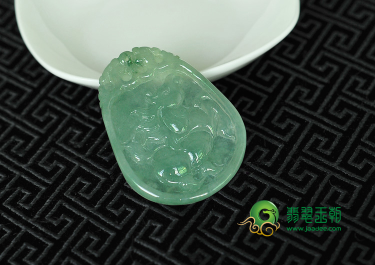 冰种晴水缅甸翡翠马牌挂件
