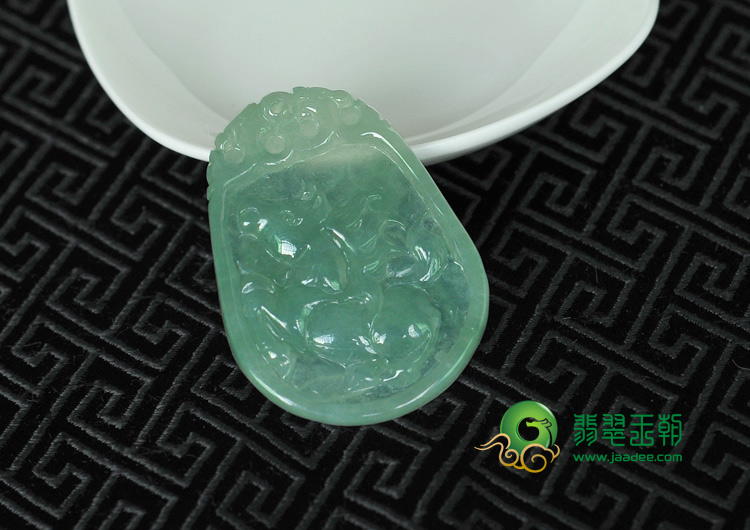 冰种晴水缅甸翡翠马牌挂件