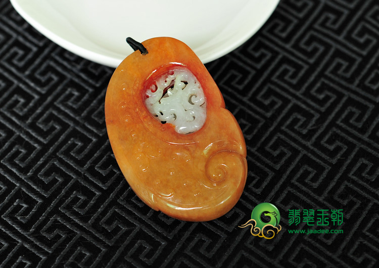 糯冰种红黄翡缅甸翡翠仿古龙牌挂件