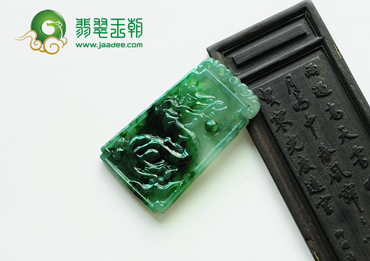 冰种菠菜绿缅甸翡翠龙牌挂件