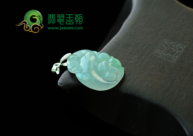 冰种晴水飘翠缅甸翡翠如意挂件
