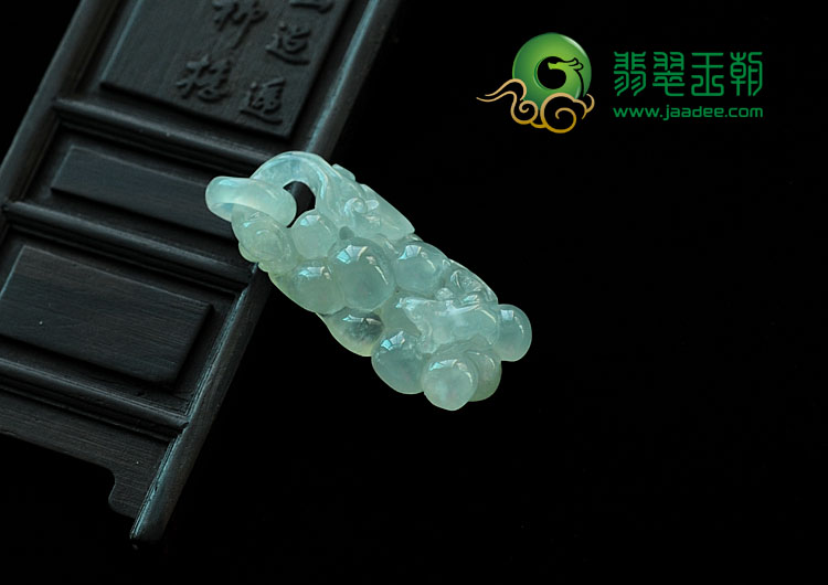 冰种缅甸翡翠多子多福挂件
