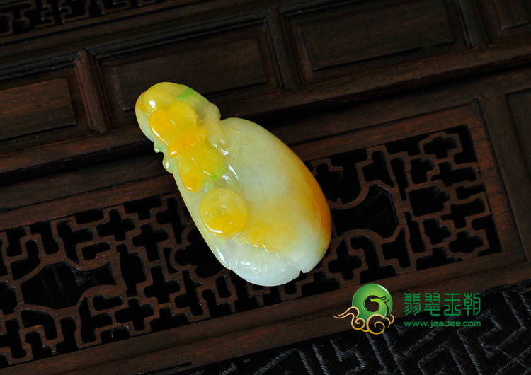 糯冰种黄加绿缅甸翡翠福瓜挂件