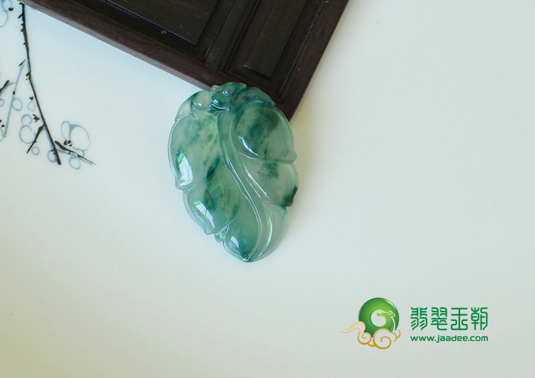 冰玻种飘花缅甸翡翠叶子挂件