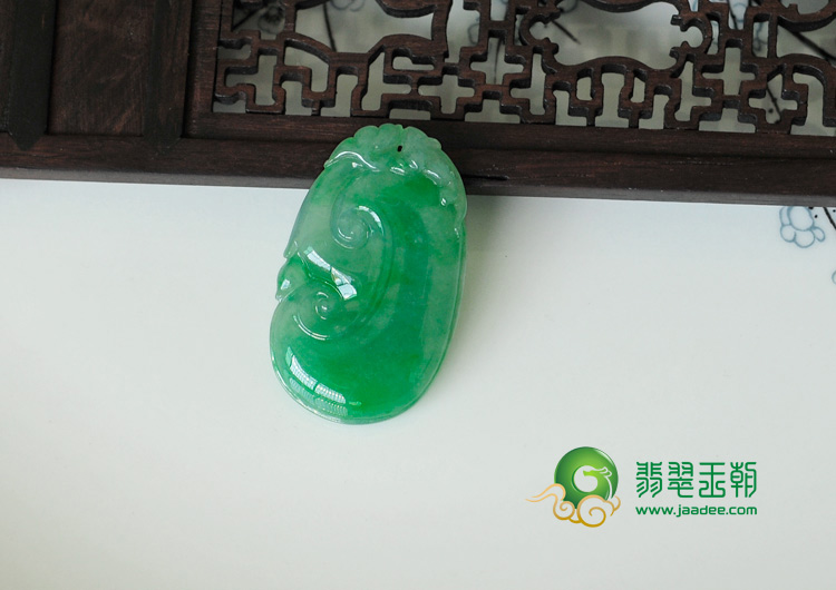 冰种翠色满绿缅甸翡翠如意挂件