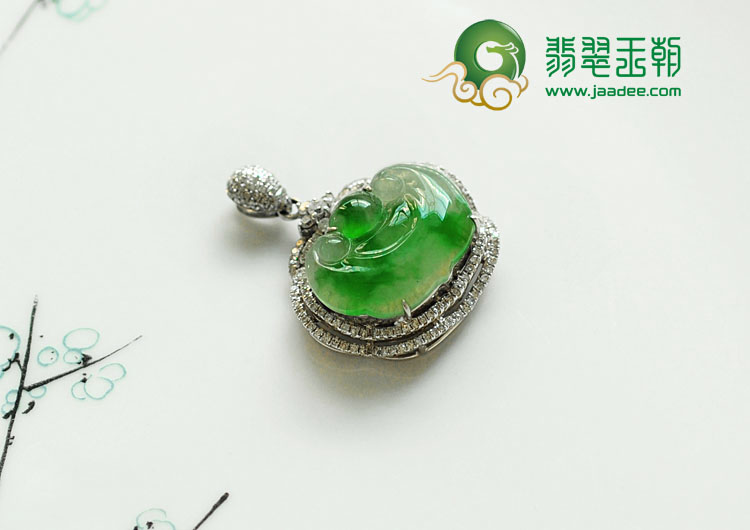 冰种飘翠缅甸翡翠镶白金如意胸坠（真钻）