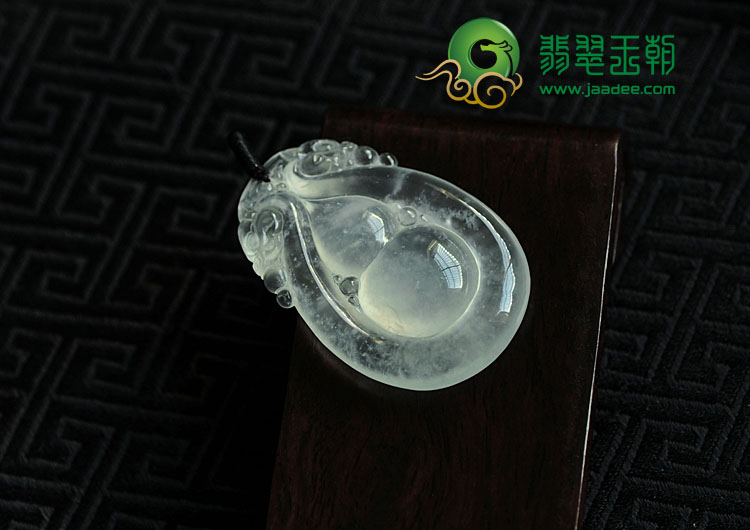 玻璃种强莹光缅甸翡翠福禄寿挂件