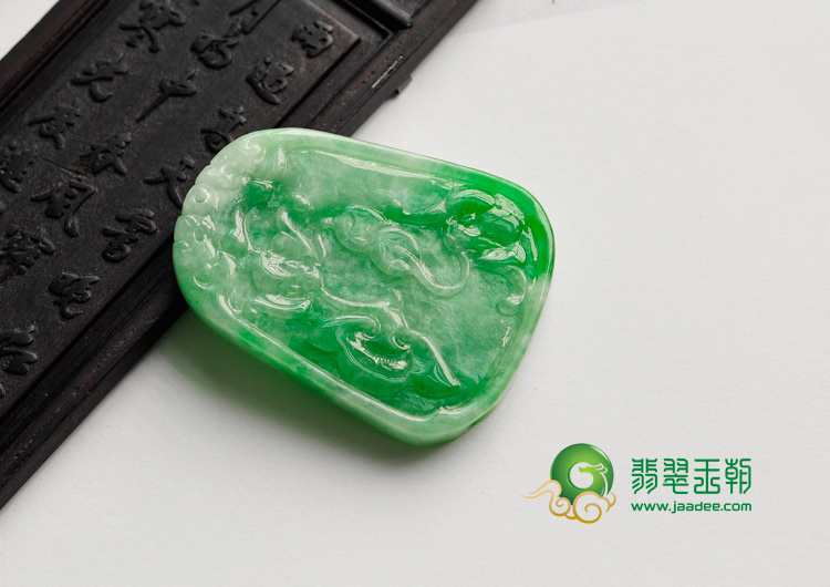 糯冰种翠绿缅甸翡翠花牌挂件