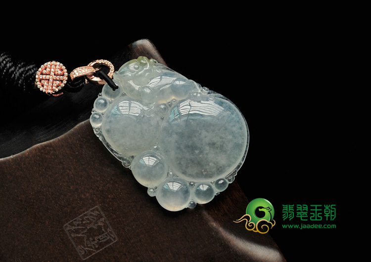 冰种略带黄翡缅甸翡翠如意寿挂件