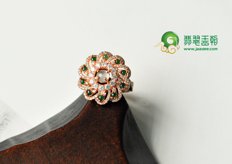 冰种翠绿缅甸翡翠银镀玫瑰金花形戒指（奥钻）