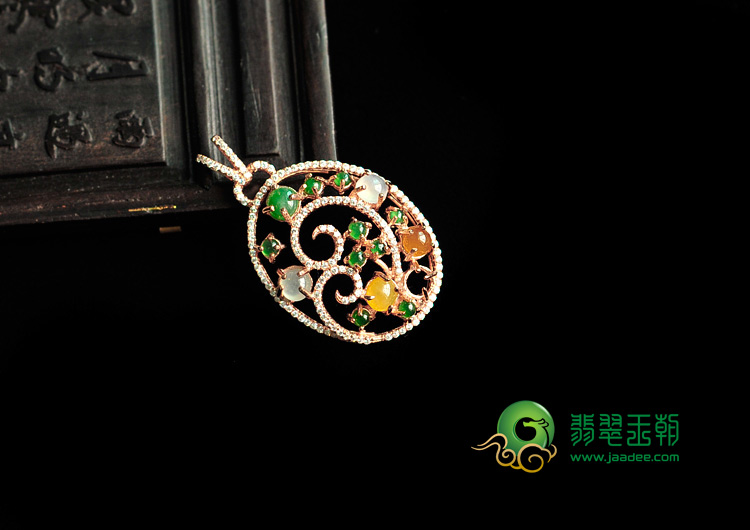 冰种三彩缅甸翡翠银镀玫瑰金椭圆胸坠（奥钻）