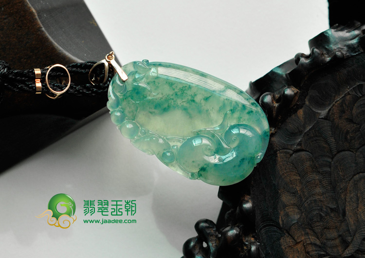 冰种飘花缅甸翡翠如意挂件