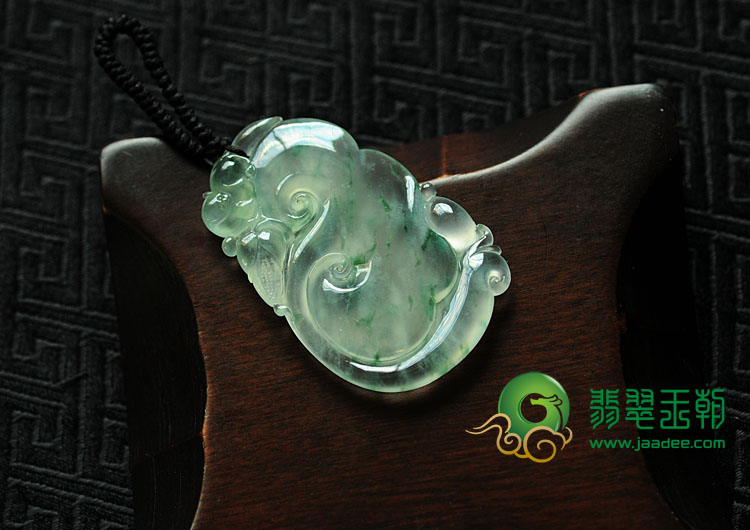 玻璃种飘花缅甸翡翠如意挂件