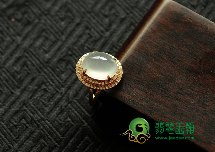 冰玻种缅甸翡翠镶玫瑰金戒指