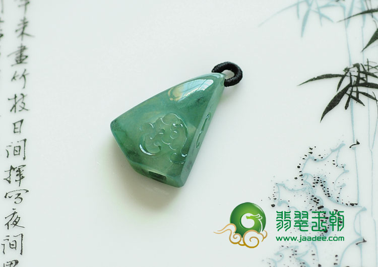 冰种飘花缅甸翡翠仿古龙牌挂件
