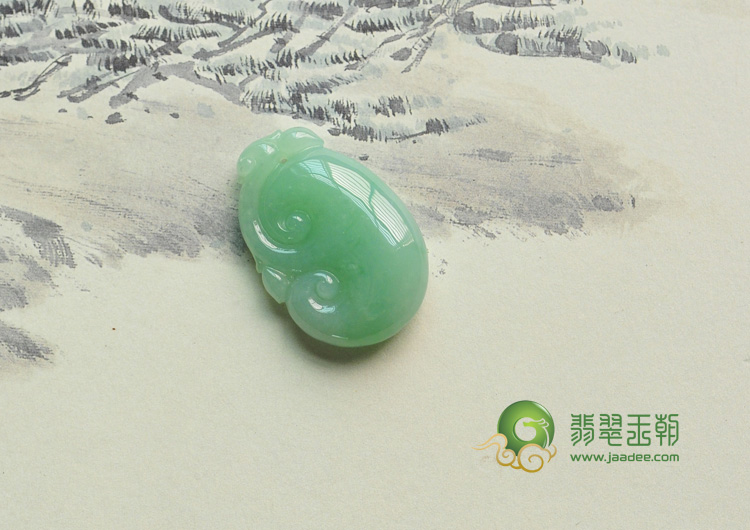 糯冰种豆绿缅甸翡翠如意挂件