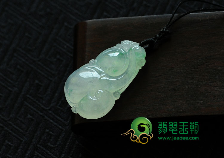 冰种飘翠缅甸翡翠如意挂件