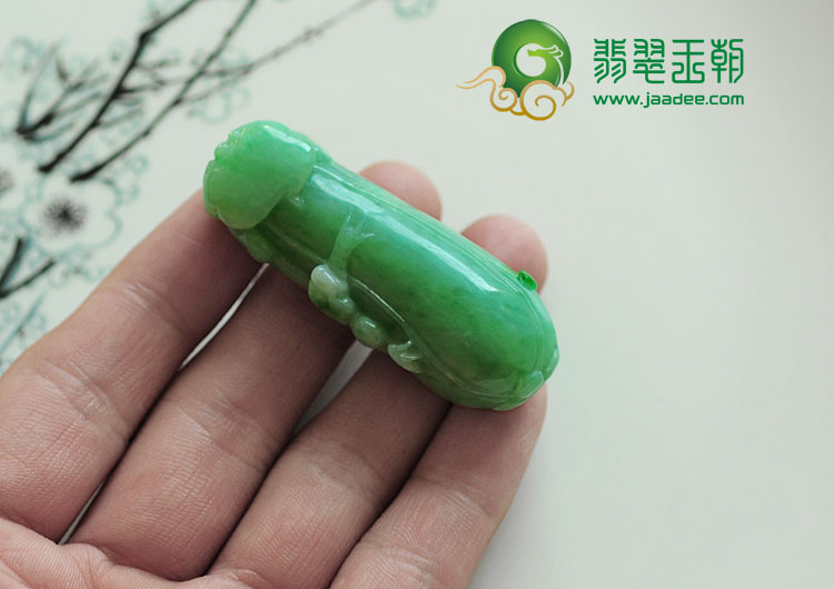 细糯种豆色飘翠缅甸翡翠满绿福瓜挂件