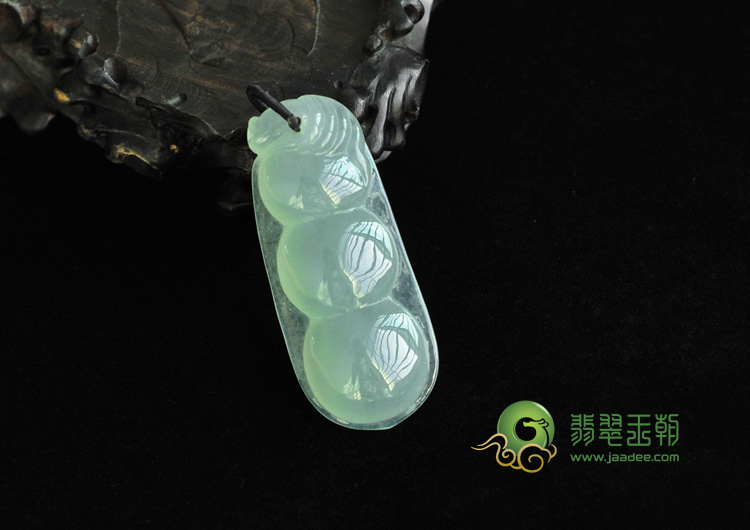 冰种晴水缅甸翡翠四季豆挂件