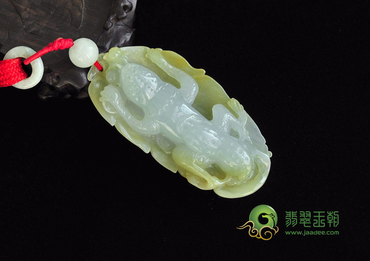 糯冰种褐黄翡缅甸翡翠壁虎手玩件