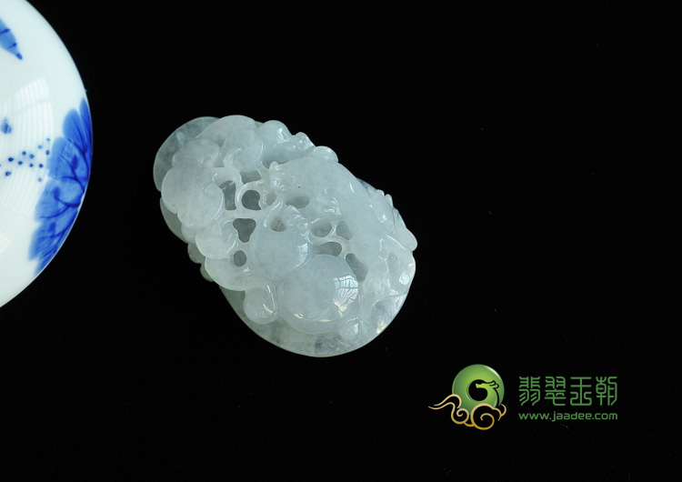冰种淡晴水缅甸翡翠螭龙如意挂件